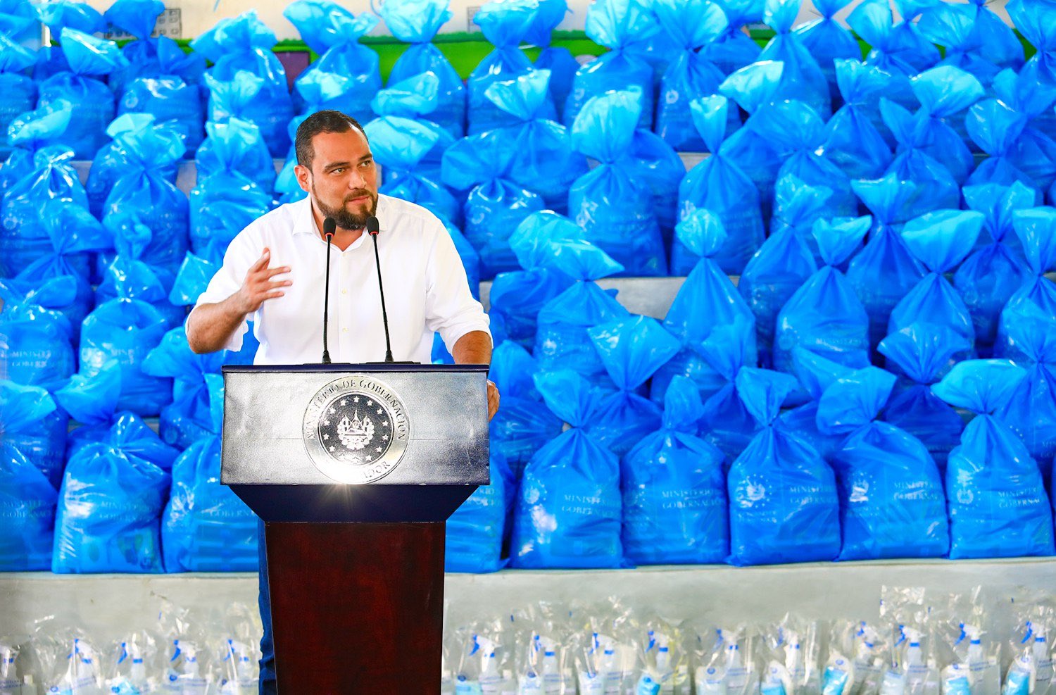 Ministro Durán entrega más de 500 bolsas solidarias y kits de bioseguridad al personal del ISRI ministro-duran-entrega-mas-de-500-bolsas-solidarias-y-kits-de-bioseguridad-al-personal-del-isri